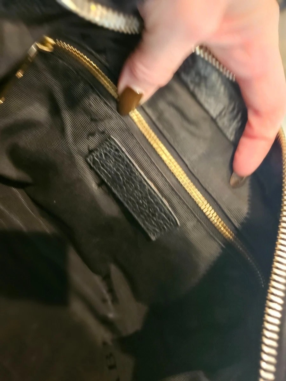 AUTHENTICATED Burberry Heritage Grain Leather Gladstone in Black - Picture 13 of 16